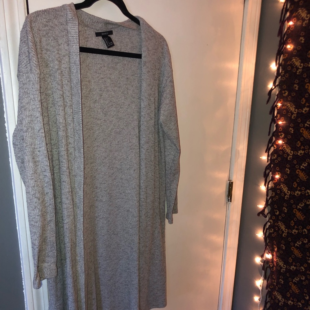Forever 21 grey long cardigan with pockets!